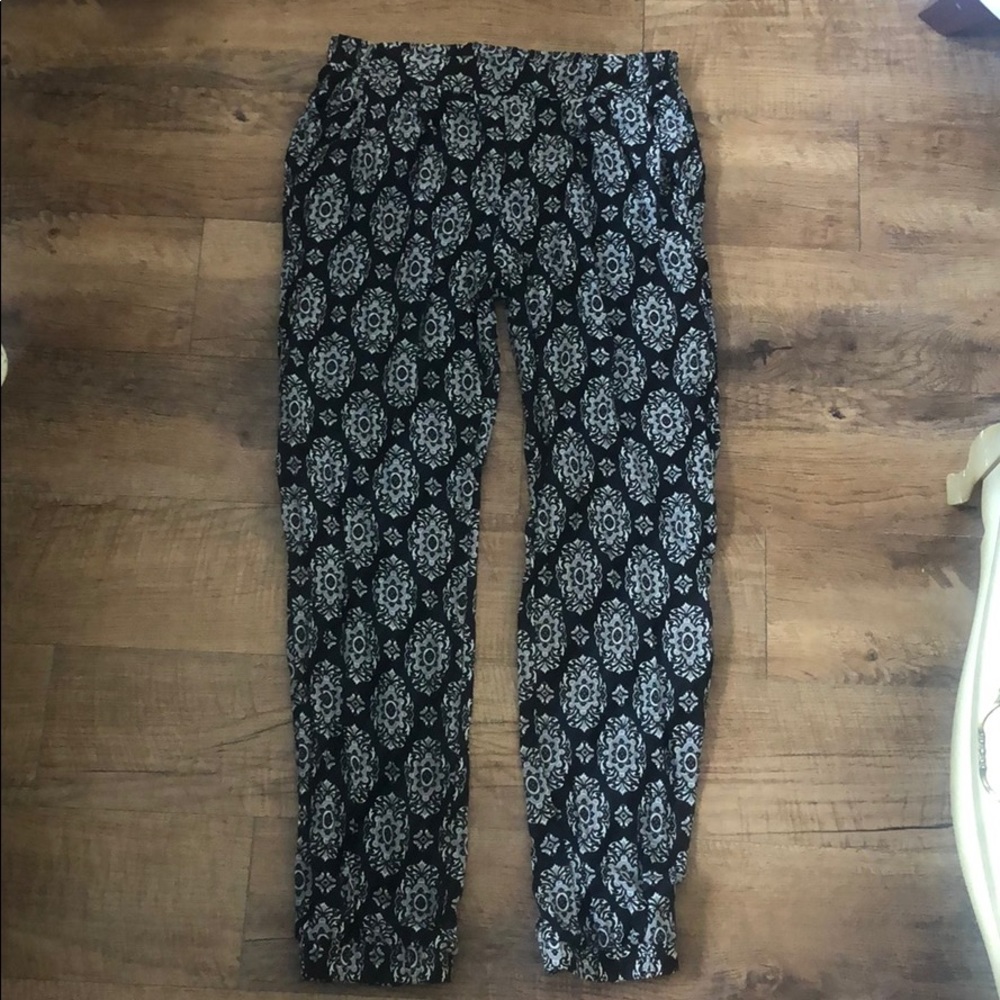 Black and Grey print pants